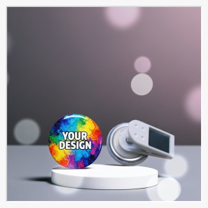 Namensschild Button gerade ausgerichtet am Kittel dank Drehclip