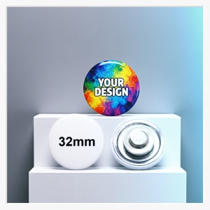 Rückansicht des 32 mm Buttons mit der Metallrückseite und dem dazugehörigen Textilmagneten.