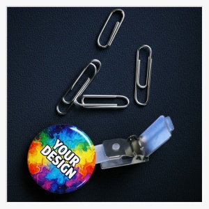 32mm Ansteckbutton mit Hosenträger-Clip – Robuster Halt & materialschonend