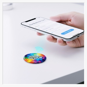 37 mm Button mit gut lesbarem Text und Logo und einem NFC-Chip