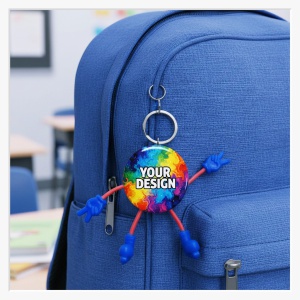 lustiger Cartoonanhänger an einer Tasche