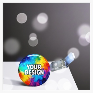 44mm Ansteckbutton mit Hosenträger-Clip – Der robuste Klassiker ohne Nadel