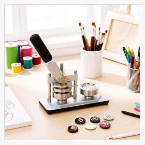 Manufaktur-Paket: 50 mm Buttonmaschine Klassik I inkl. Kreisschneider & Rohlingen