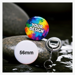 Rückansicht des 56 mm Flaschenöffner-Buttons mit der stabilen Metall-Öffner-Funktion und Schlüsselkette.