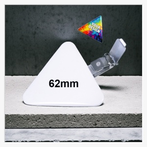 62x67mm Dreieck-Ansteckbutton mit Hosenträger-Clip – Dynamische Form & Extrem-Halt