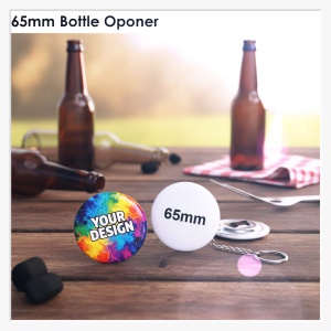 Vorderansicht eines individuell bedruckten 65 mm XXL-Flaschenöffner-Buttons als Schlüsselanhänger.