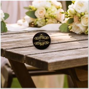 Matte JGA Buttons Braut im Ornament Design Schwarz Gold