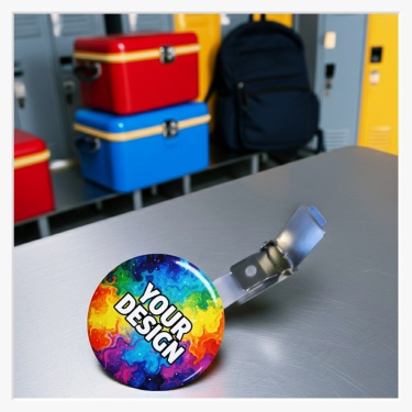 37mm Ansteckbutton mit extra starkem Hosenträger-Clip – Nadel-frei & Robust