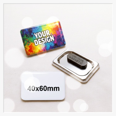Vorderansicht eines rechteckigen 40x60 mm Magnet-Namensschildes mit individuellem Namens- und Logo-Druck.