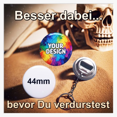 Werbegrafik eines Flaschenöffners in einer Wüstenlandschaft mit einem Skelett und dem Text "Besser dabei... bevor Du verdurstest".