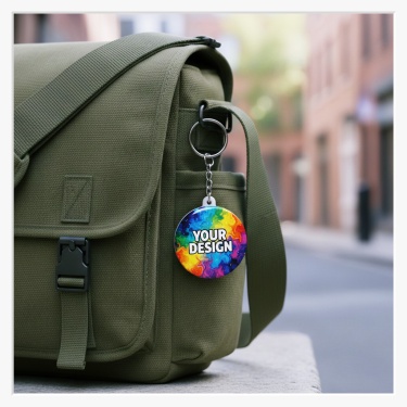 44mm Schlüsselanhänger an einer Tasche