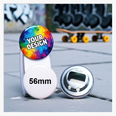 Rückansicht des 56 mm SR-Buttons mit der massiven Metallplatte und der markanten Bohrung.