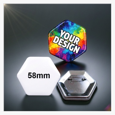 Frontalansicht eines knallbunten, sechseckigen 58x65 mm Hexagon-Buttons mit dem Aufdruck „YOUR DESIGN“