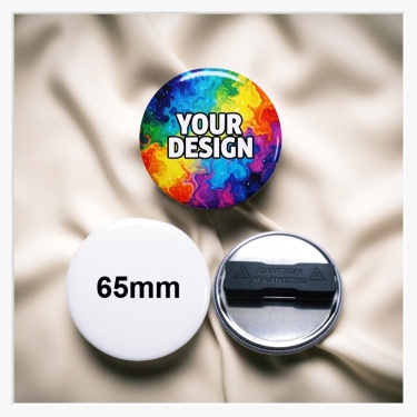 Frontansicht eines 65 mm Buttons mit großflächigem, individuellem Markendesign.
