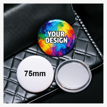 XXL-Echtglasspiegel auf der Rückseite eines 75mm Buttons