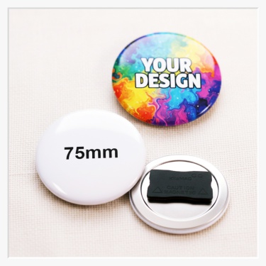 Rückansicht des 75 mm Buttons mit der stabilen Metallfläche und dem Quadro-Magnet-System (4 Magnete).